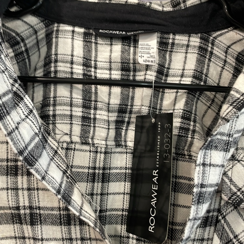 VINTAGE NWT BOYS ROCAWEAR SHIRT